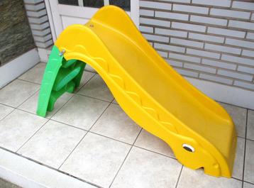 petit toboggan glissière jouet jardin enfant jeu disponible aux enchères