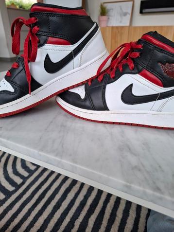 Jordan 1 Nike air black and white maat 37,5 beschikbaar voor biedingen