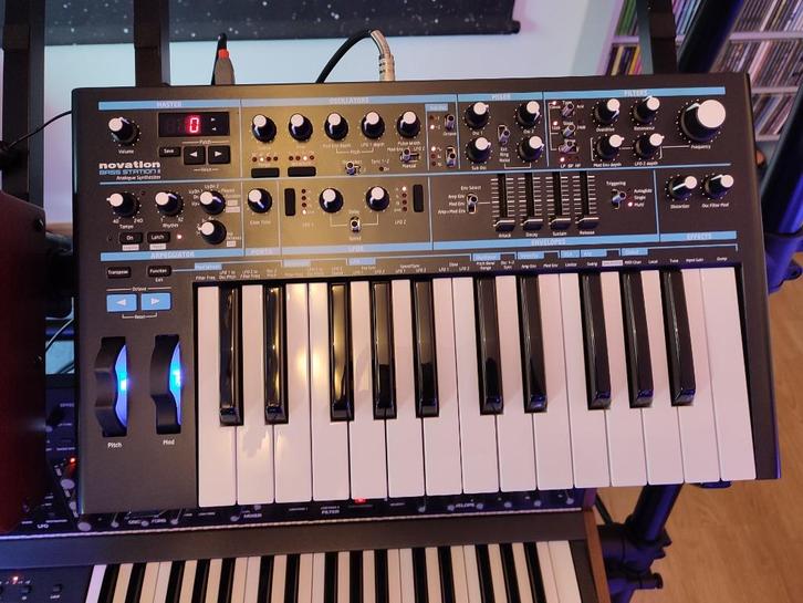 Novation Bass Station II + Decksaver...ALS NIEUW...!, Muziek en Instrumenten, Synthesizers, Zo goed als nieuw, Overige aantallen