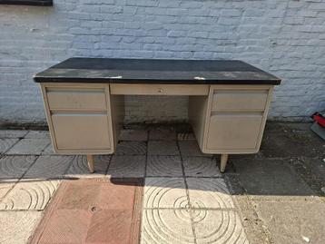  industriële  metalen bureau Vintage retro beschikbaar voor biedingen