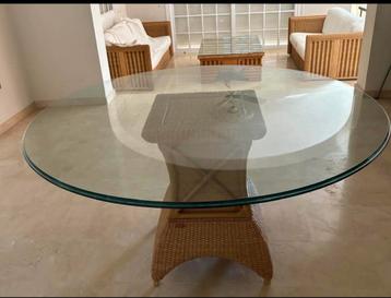 Glazen tafel  beschikbaar voor biedingen