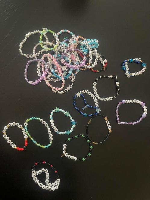 Vriendschapsarmbandjes/friendship bracelets, Bijoux, Sacs & Beauté, Bracelets, Neuf, Élastique, Autres couleurs, Avec bracelets à breloques ou perles