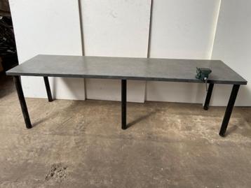 WERKBANKEN MET OF ZONDER BANKSCHROEF beschikbaar voor biedingen