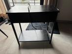 Zwart nachtkastje met ingebouwde stopcontacten + usb-poorten, Huis en Inrichting, Ophalen, Overige materialen, Gebruikt, 55 tot 70 cm