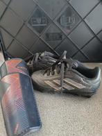 Chaussures de football Adidas taille 29 avec protège-tibias., Sports & Fitness, Football, Enlèvement, Comme neuf, Chaussures