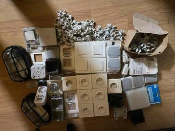 Groot pakket electriciteit, schakelaars,stopcontacten,. beschikbaar voor biedingen