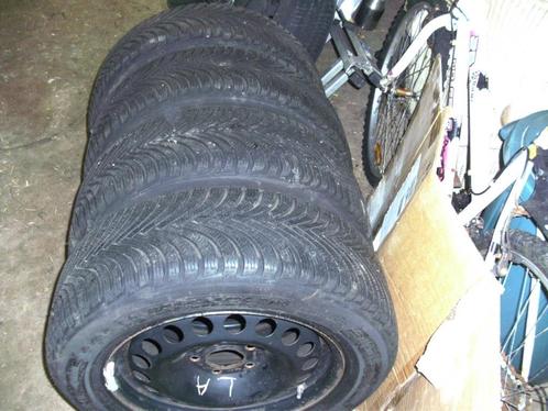 4 Michelin winterbanden op stalen velgen., Auto-onderdelen, Banden en Velgen, Velg(en), Winterbanden, 16 inch, 215 mm, Personenwagen