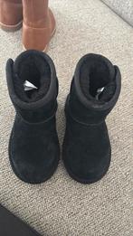 Ugg kind 23,5, Ophalen of Verzenden, Zo goed als nieuw