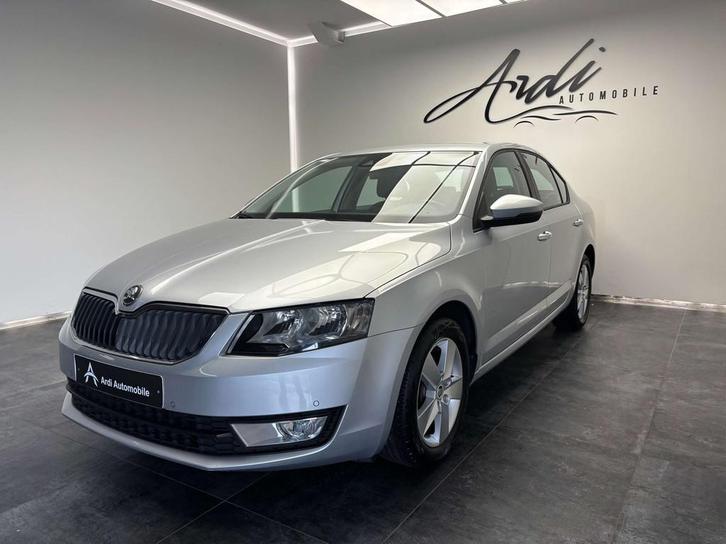 Skoda Octavia 1.4 TSI *SIEGE CHAUFF*LANE ASSIST*1ER PRO*GARA, Auto's, Skoda, Te koop, Octavia, ABS, Airbags, Airconditioning, Bluetooth