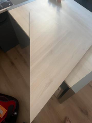 Bureau (2x) met ladenkast + verbindingstuk beschikbaar voor biedingen