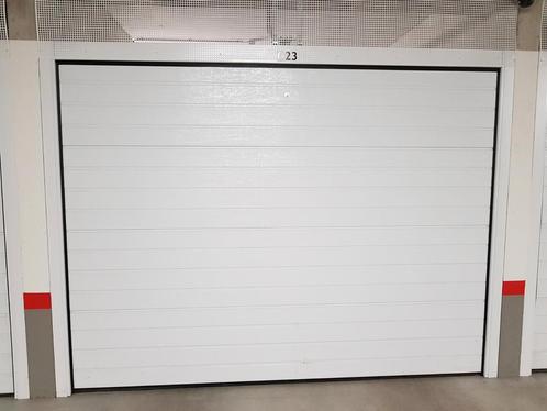 Te koop: ruime en droge garage in Oostende – ca. 18m², Immo, Garages en Parkeerplaatsen, Oostende