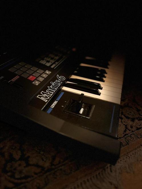 Oberheim matrix 6 - 61-Key 6-Voice Synthesizer, Muziek en Instrumenten, Synthesizers, Gebruikt, 61 toetsen, Overige merken, Met koffer of flightcase