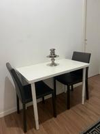 Table pour salle à manger avec deux chaise en cuire, Maison & Meubles, Enlèvement ou Envoi, Comme neuf