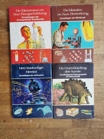 Vier vintage boeken uit de reeks: Wereld der Wetenschap 1966 beschikbaar voor biedingen