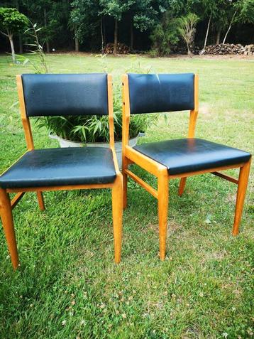Paire de chaises scandinaves simili cuir noir  beschikbaar voor biedingen