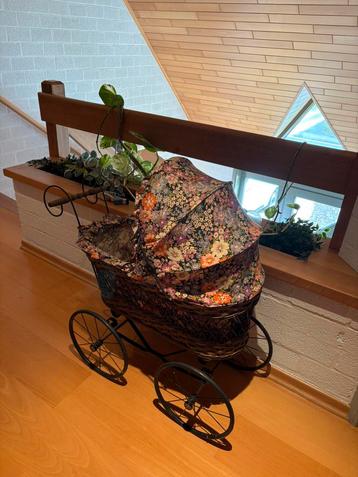 Vintage speelgoed kinderwagen  beschikbaar voor biedingen