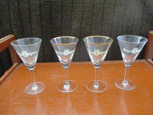Lot van 4 stuks Oude PORTOGLAZEN op voet PORTO KOPKE  1638, Verzamelen, Glas en Drinkglazen, Gebruikt, Borrel- of Shotglas, Ophalen of Verzenden