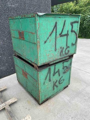 2x metalen afvalcontainer beschikbaar voor biedingen