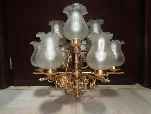 *Prachtige antieke bronzen luchter met bewerkt opalineglas, Huis en Inrichting, Lampen | Kroonluchters, Ophalen of Verzenden
