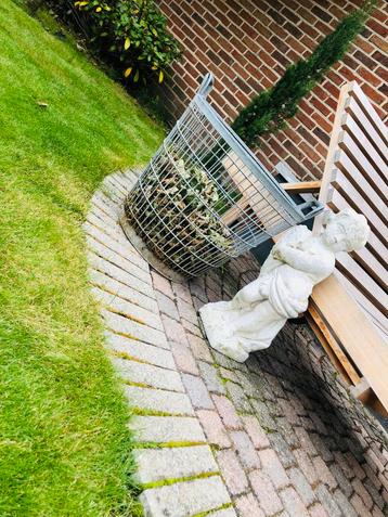 Vintage tuinbeeld engel beschikbaar voor biedingen