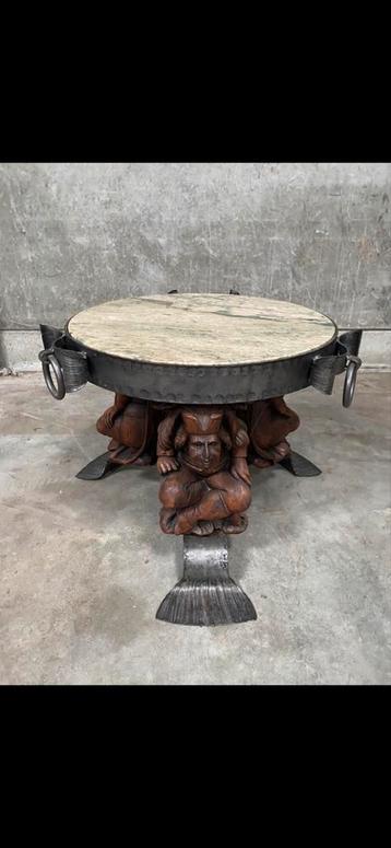 Antieke Rothschild salontafel beschikbaar voor biedingen