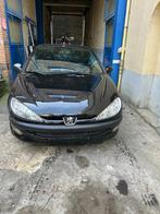 Peugeot 206 Cabriolet uit het jaar 2001, Auto's, Voorwielaandrijving, 4 zetels, Cabriolet, Zwart