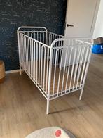 Ijzeren spijlen ledikantje, Kinderen en Baby's, Babywiegjes en Ledikanten, Ophalen, Zo goed als nieuw