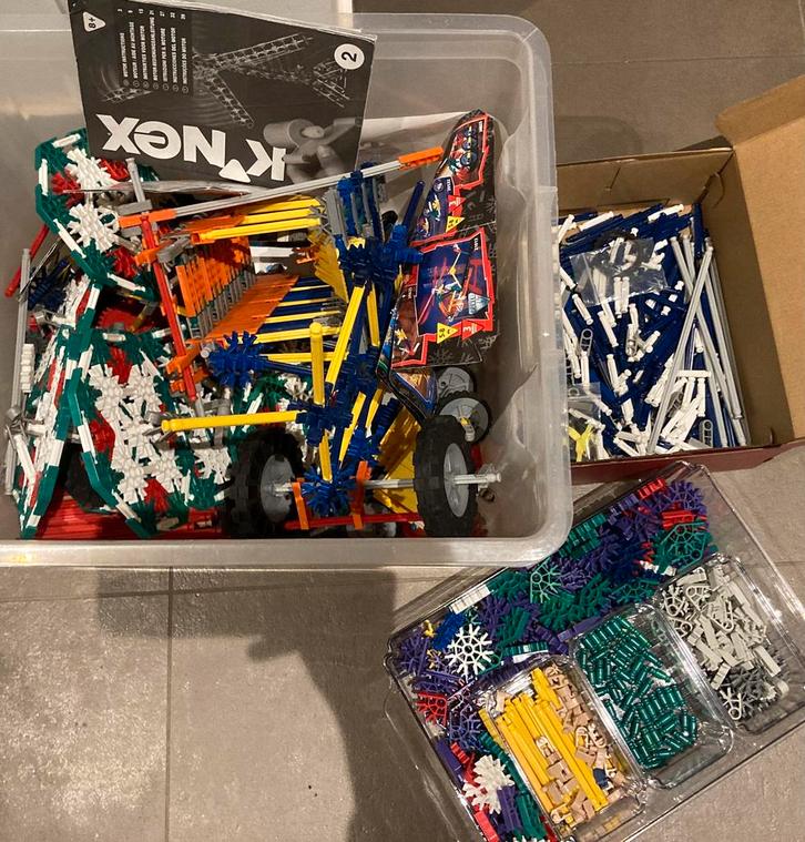 K’nex: bak vol staafjes, onderdelen, wielen, …, Kinderen en Baby's, Speelgoed | Bouwstenen, Zo goed als nieuw, K'nex, Ophalen of Verzenden