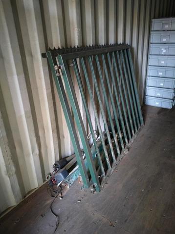 automatische poort  beschikbaar voor biedingen