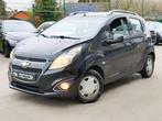 Chevrolet Spark 1.0 ESSENCE 68CV/ 5 PORTES - AIRCO - 1ER, Auto's, Chevrolet, Voorwielaandrijving, Euro 5, Stof, Zwart