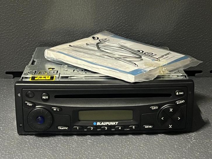 Oem daf blaupunkt 1780621 auto radio-cd, Autos : Divers, Autoradios, Comme neuf, Enlèvement ou Envoi