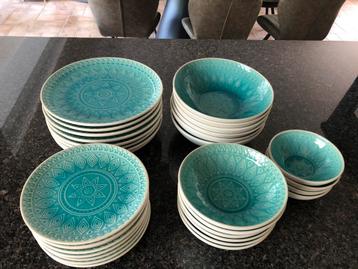 Zwaar servies in nieuwe staat beschikbaar voor biedingen
