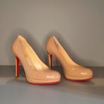 Beige lakpompen van Christian Louboutin in uitstekende staat, Kleding | Dames, Pumps, Verzenden, Beige, Zo goed als nieuw
