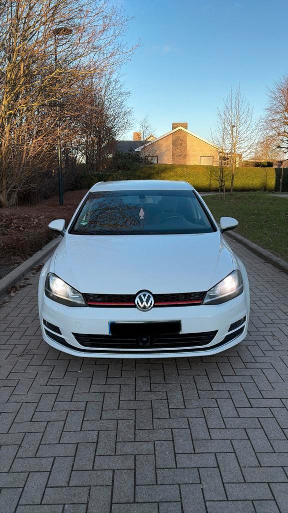 Golf 7 1.2 tsi, Autos, Volkswagen, Particulier, Golf, Essence, Euro 5, Berline, 5 portes, Automatique, Blanc, Gris, Alcantara