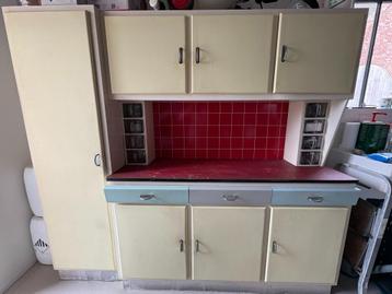 vintage kast , jaren 1950 beschikbaar voor biedingen