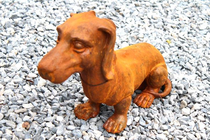 Roestig gietijzeren beeld van een hond, de TECKEL, Tuin en Terras, Tuinbeelden, Nieuw, Dierenbeeld, Metaal, Ophalen of Verzenden