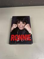 Ronnie Gesigneerd boek - Rolling stones, Boeken, Muziek, Ophalen of Verzenden, Nieuw