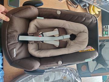 Maxi cosi met verkleinkussen  beschikbaar voor biedingen