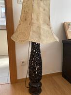 carved indische lamp met lampkap in koehuid   195€, Antiek en Kunst, Ophalen