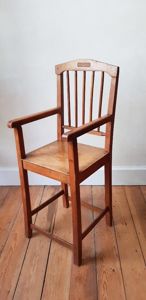 Chaise haute pour enfant - en bois massif - superbe patine, Enfants & Bébés, Chaises pour enfants, Comme neuf, Enlèvement ou Envoi