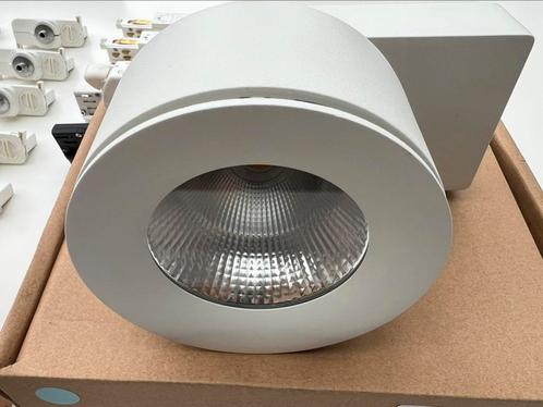 Iluxtron 2500 lumens 3000k, Maison & Meubles, Lampes | Spots, Utilisé, Spot encastrable ou Spot mural, Autres matériaux, LED, Enlèvement