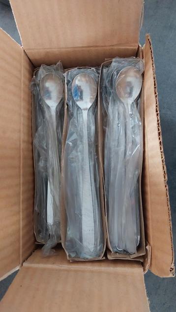 Set van 180 lepels beschikbaar voor biedingen