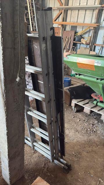 Ladder met horizontale plaat beschikbaar voor biedingen