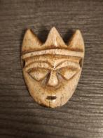 PENDÉ hangerbedeltje gemaakt van been. Congo., Ophalen of Verzenden