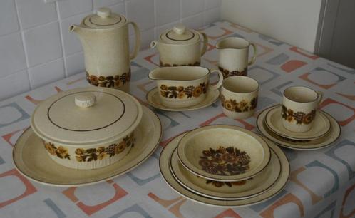 eet- en koffieservies 12 personen (oven- & vaatwasser proof), Antiek en Kunst, Antiek | Servies compleet, Ophalen