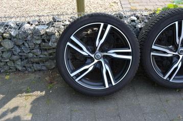 Originelen Volvo velgen met winterbanden beschikbaar voor biedingen