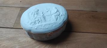 Limoges grote doos met gouden rand en sluiting beschikbaar voor biedingen