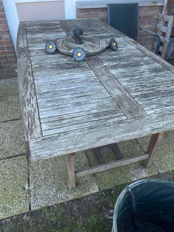 Tuintafel beschikbaar voor biedingen