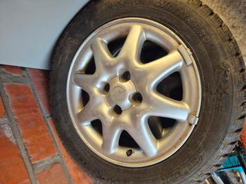 Set winter velgen met goede winterbanden. beschikbaar voor biedingen