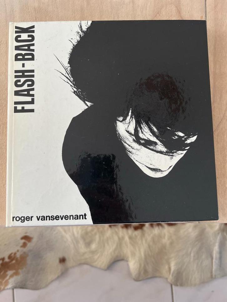 Flash-Back - Roger Vansevenant *1969*, Boeken, Kunst en Cultuur | Fotografie en Design, Zo goed als nieuw, Fotografen, Ophalen of Verzenden